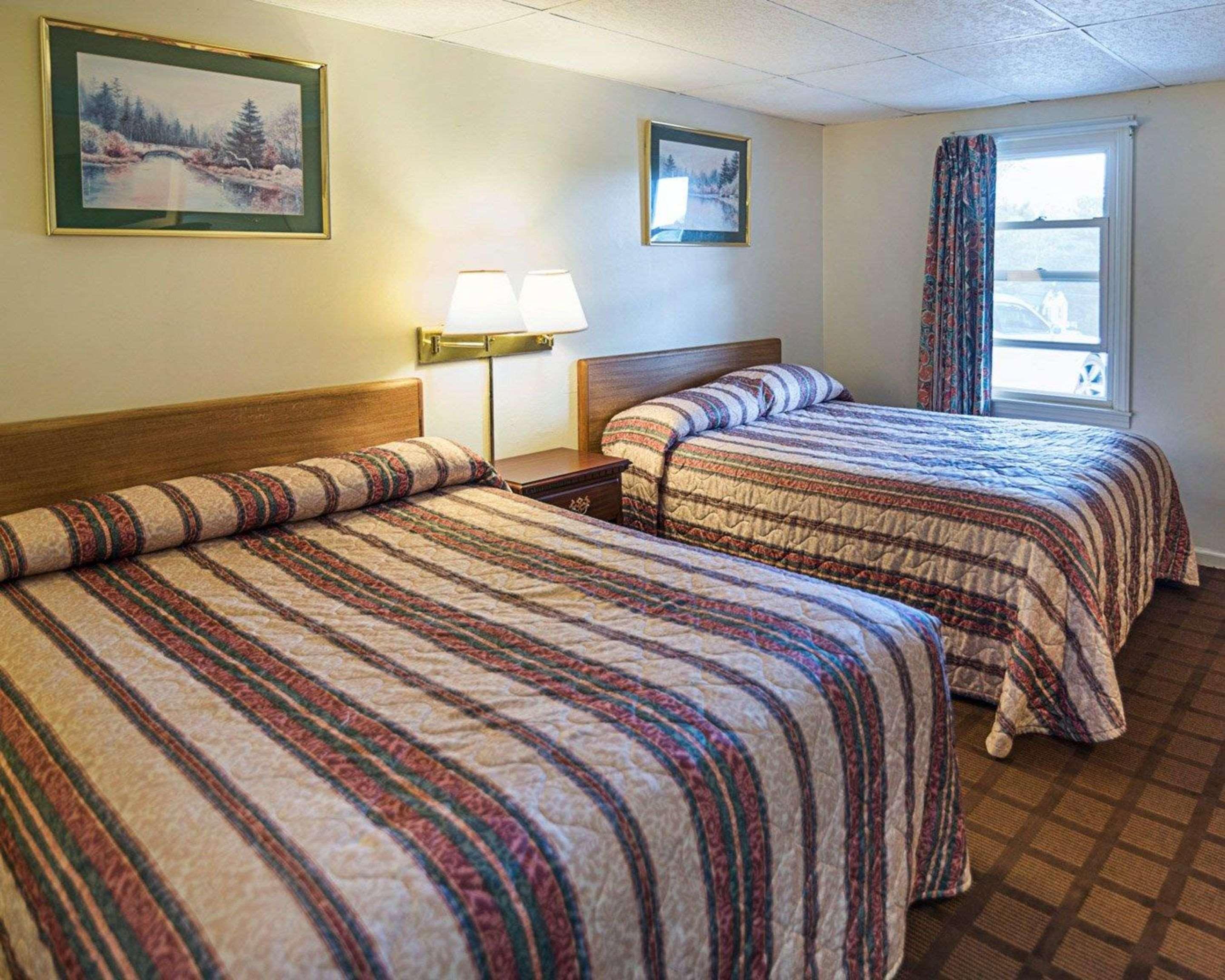 Rodeway Inn Westminster Exterior photo