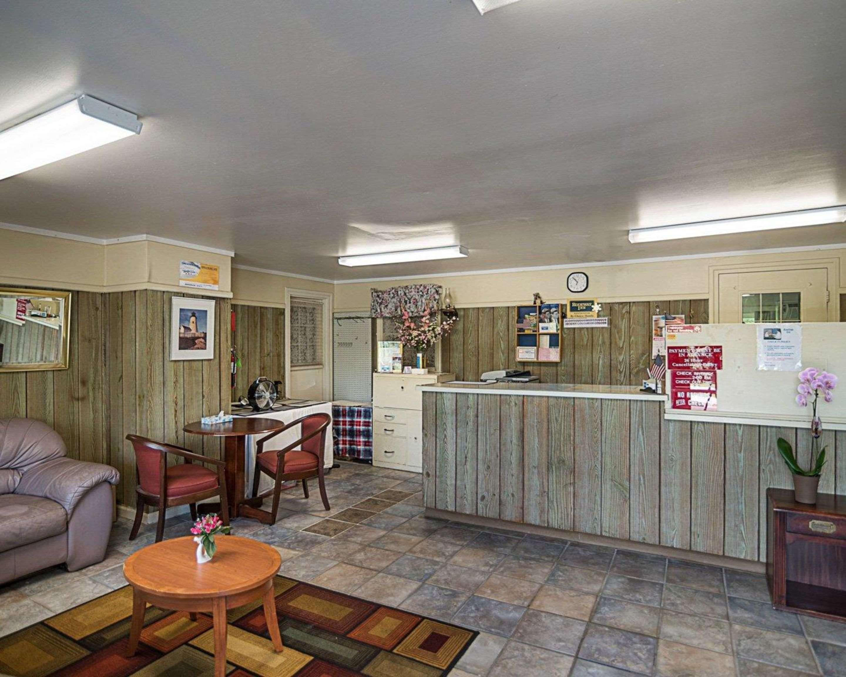Rodeway Inn Westminster Exterior photo